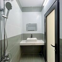 Nhà lầu xây mới nằm cách trường Tiểu Học An Bình 100m