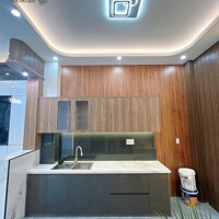 Nhà lầu xây mới nằm cách trường Tiểu Học An Bình 100m