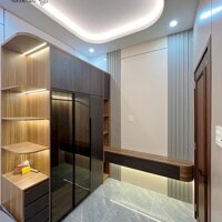 Nhà lầu xây mới nằm cách trường Tiểu Học An Bình 100m