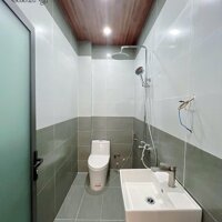 Nhà lầu xây mới nằm cách trường Tiểu Học An Bình 100m