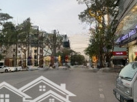 Hiếm! Nhà Phố 3 Thoáng Lạc Long Quân, 124M,Mặt Tiền12M, Trước Nhà 3 Ô Tô Tránh Nhau, Nhỉnh 30 Tỷ