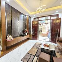 Bán nhà 5 tầng, 32m2, ngõ SH quay Lĩnh Nam, Hoàng Mai
