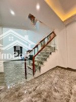 Đường Láng, Đống Đa, Ô Tô Đỗ Cửa, Ngõ Thông, Kinh Doanh,Diện Tích52M,4 Tầng,Mặt Tiền3,9M, Gia 14,2 Tỷ