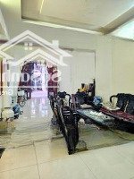 Nhà Mặt Đường Chợ Hàng Diện Tích 148M2 Ngang 4.5M Có Sân Vườn Cực Đẹp