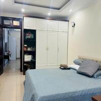 Tập thể phố Hoàng Cầu, Đống Đa, 100m2 nhà đẹp, 3 ngủ, 2wc, 2 ban công ô tô tránh cầu thang