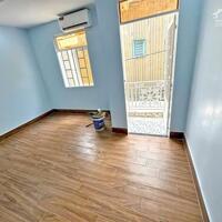 Nhà đẹp đang hoàn thiện 2 lầu hẻm 994 Huỳnh Tấn Phát, Quận 7