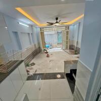 Nhà đẹp đang hoàn thiện 2 lầu hẻm 994 Huỳnh Tấn Phát, Quận 7