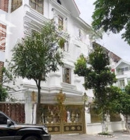 Bán Biệt Thự Vườn Đào Lạc Long Quân 5 Tầng Thang Máy 231M2 Mặt Tiền 15M Giá Hơn 100 Tỷ