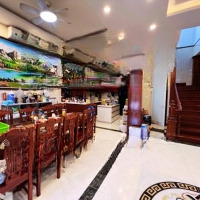 (Hàng Hiếm) Nhà Hiếm Trần Quốc Hoàn Phân Lô Vip, 6 Tầng Đẹp Diện Tích 60M.