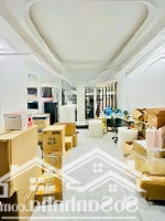 Hiếm! Phân Lô Hoàng Cầu Bộ Công An, 7T, Mt5M, Thang Máy, Dòng Tiền 300 Triệu/Năm, Oto Đỗ Cửa, Văn Phòng