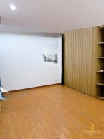 Bán Nr Hiếm, Đầu Phố Ngô Gia Tự - 2 Mặt Thoáng - Ô Tô Ghé Cổng + Ngõ Thông - Dt=35M, X4T : Giá Bán 5,3Tỷ