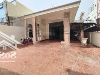 Cho Thuê Nhà Riêng, Căn Góc Cực Rộng 300M2, Mặt Tiền Đường Tải Lớn. Ngay Cạnh Phạm Văn Đồng.