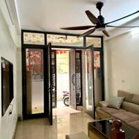 Bán nhà Dân xây Nguyễn Văn Linh, 40m,  nhỉnh 5 tỷ, Lh: 0984417892.