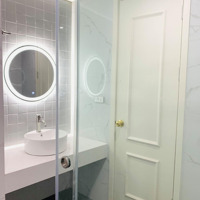 Siêu Gần Mặt Phố, Hoàng Quốc Việt, Ô Tô Sát Nhà, Mới Đẹp, Thang Máy, Ở Luôn, Ngõ Thông 52Mx6Tầng