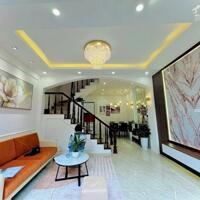 Bán gấp nhà phố Trương Định, Hai Bà Trưng, nhà đẹp 2 mặt thoáng, mặt tiền rộng, ở sướng