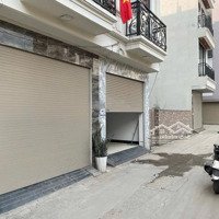 Chủ Phát Giá Thế Này Khách Em Đánh Nhau Mất