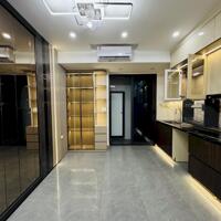 Bán nhà Tôn Đức Thắng ô tô đỗ cửa gần hồ kinh doanh nhẹ nhà đẹp 2 thoáng 51m giá 10.5 tỷ .
