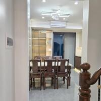 Bán nhà Tôn Đức Thắng ô tô đỗ cửa gần hồ kinh doanh nhẹ nhà đẹp 2 thoáng 51m giá 10.5 tỷ .