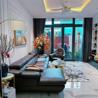 Cho Thuê Nhà Nguyễn Đình Full Nội Thất Luxury Cách Biển Chỉ 300M!