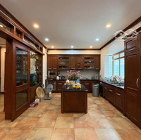 Chính Chủ Bán Căn Biệt Thự Vườn Đào- Tây Hồ -230M -6 Tầng -Mt15- 130 Tỷ( Tặng Nội Thất)