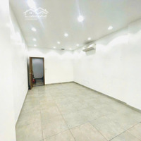 Cho Thuê Nhà Mặt Phố Huỳnh Văn Bánh, 30 Triệu, 67.5M2, 3 Phòng Ngủ 4 Vệ Sinh Phú Nhuận, Hcm