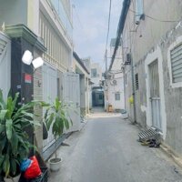 Bán gấp nhà gần chợ Tân Sơn, đường Quang Trung, Phường 12, Gò Vấp. Xe hơi đậu cửa, nhỉnh 4tỷ