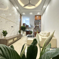 Bán Nhà Đường Hoàng Mai, Hoàng Văn Thụ , Giá Bán 6,68 Tỷ, 30 M2, 15M Ra Ô Tô.
