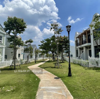 Kẹt Tiền Bán Cắt Lỗ Sâu Biệt Thự Song Lập 8X20 Hướng Đông Nam Nằm Gần Hồ Bơi Giá Chỉ 4.4 Tỷ Rất Rẻ