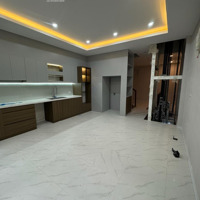 Bán Nhà Phố Hoàng Văn Thái - Cù Chính Lan - 50M2 Giá Chỉ 16,7 Tỷ - Ô Tô Đỗ Cổng - Thang Máy