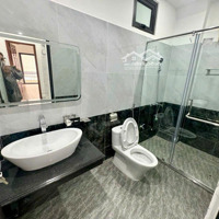 Nhà Xây Mới 40M2, 5 Tầng Thang Máy Ngõ Đê La Thành Thông Hào Nam Chỉ Hơn 8 Tỷ