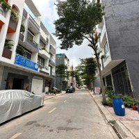 Chính Chủ Bán Nhà Hướng Tây, 4 Phòng Ngủ 4 Vệ Sinh Sát Bên Visip1 Thuận An Bình Dương. 0366.236.237