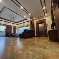 Bán Biệt Thự Cao Cấp Vườn Đào 6 Tầng 231M2 View Vườn Hoa Sổ Đỏ Vuông Đẹp Giá Bán 129 Tỷ.