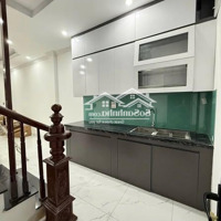 Tôi Cho Thuê Nhà Hoàng Cầu 55M* 3 Tầng, Full Nội Thất, Dân Trí Cao, An Ninh Tốt- Vào Ngay. Giá 17 Triệu