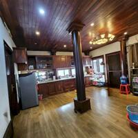 Biệt Thự SÂN VƯỜN - DT: 700m2 - Nội Thất 100% Gõ QUÝ TỘC - Nhà 2 MẶT TIỀN - Chỉ Hơn 20 Tỷ.