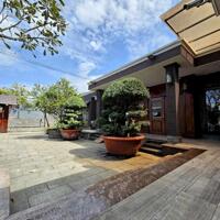 Biệt Thự SÂN VƯỜN - DT: 700m2 - Nội Thất 100% Gõ QUÝ TỘC - Nhà 2 MẶT TIỀN - Chỉ Hơn 20 Tỷ.