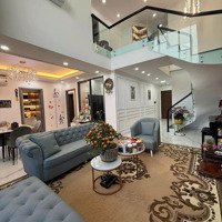 Bán Siêu Phẩm Penthouse 189M2, 4 Phòng Ngủ 3 Vệ Sinhtại Iris Garden Chỉ Với 12 Tỷ