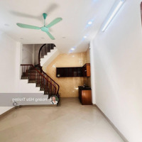 Bán Nhà Phố Thụy Khuêdiện Tích33M2 5 Tầng Giá Bán 6,95 Tỷ - Nhà Dân Xây - Gần Phố Liên Hệ: 0985342385 E. Trường