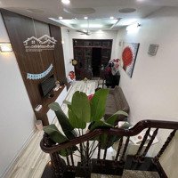 Ô Tô Đỗ Cửa, Nhà Đẹp Hai Thoáng, Phân Lô, 20M Ra Ô Tô Tránh, Khu Vực Trung Tâm, Nhiều Tiện Ích
