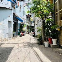 Siêu Phẩm Nhà Cũ Tại Phường 10, Tân Bình. Giá Bán 6,2 Tỷ - 70M2. Sổ Vuông A4. Tiện Xây Mới, Đầu Tư