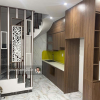 Hiếm!!! Bán Nha Phố Láng Hạdiện Tích35M2 5 Tầng Giá Bán 7,3 Tỷ - Nhà Mới Liên Hệ: 0985342385 E. Trường