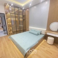 Bán Nhà Gốc Đề Hoàng Mai 42M 5 Tầng, Nhà Đẹp Sổ Đỏ, 7.06 Tỷ Nội Thất Hạng Sang