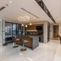 Chính Chủ Cần Bán Căn Duplex 210M2 Với Ban Công Sân Vườn 30M Tại Lạc Long Quân Giá Hơn 20 Tỷ