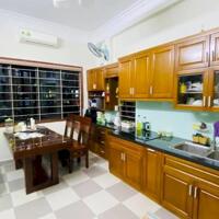 Bán nhà phố Hoàng Ngọc Phách, Đống Đa. Sổ 68m*4t, mt 3.5m, 12,2tỷ. có ô lắp thang máy, thêm tầng ok