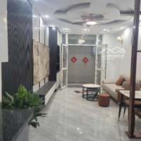 Bán Nhà 5 Tầng, Đẹp Nhất, Phố Lĩnh Nam, Hoàng Mai, Giá Bán 5,8 Tỷ, 32M2, Full Nội Thất