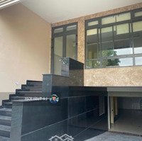 Nhà Nguyên Căn Cho Thuê Giá: 32 Triệu/ Tháng, Dt: 5X22 . Vị Trí Đẹp Đường Lớn Tại Kdt Vạn Phúc City.