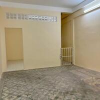 Bán nhà mặt tiền 1 trệt 2 lầu đường hùng vương, gần vincom hùng vương