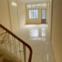 Bán nhà mặt tiền 1 trệt 2 lầu đường hùng vương, gần vincom hùng vương