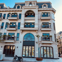 Tin Cực Nóng Từ Royal River City
