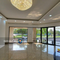 Nhà 2 Mặt Tiền. Cho Thuê Giá: 129 Triệu/Tháng. Dtsd: 13X22. Tọa Lạc Vị Trí Sầm Uất Vạn Phúc City.