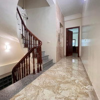 Bán Nhà Mặt Phố Đổng Bát - Nguyễn Hoàng Nam Từ Liêmdiện Tích70M 7Tmặt Tiền5M Giá Bán 32.9Tỷ.